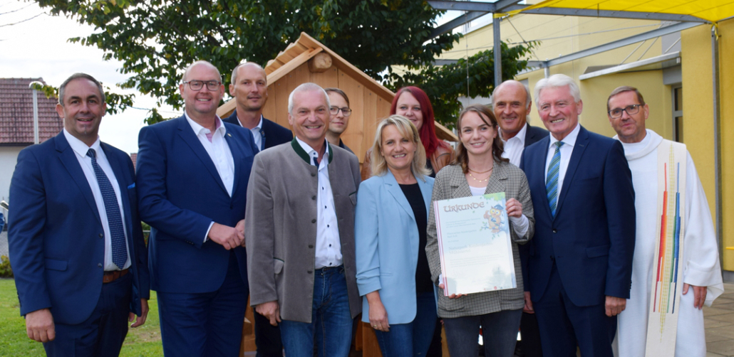 Ehrengäste vor dem neuen Zubau_Foto Naturpark Mühlviertel