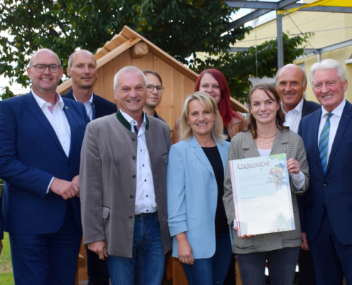 Ehrengäste vor dem neuen Zubau_Foto Naturpark Mühlviertel