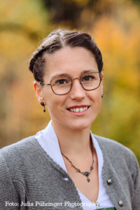 Christina Lehner_JuliaPuehringerPhotography-300x450